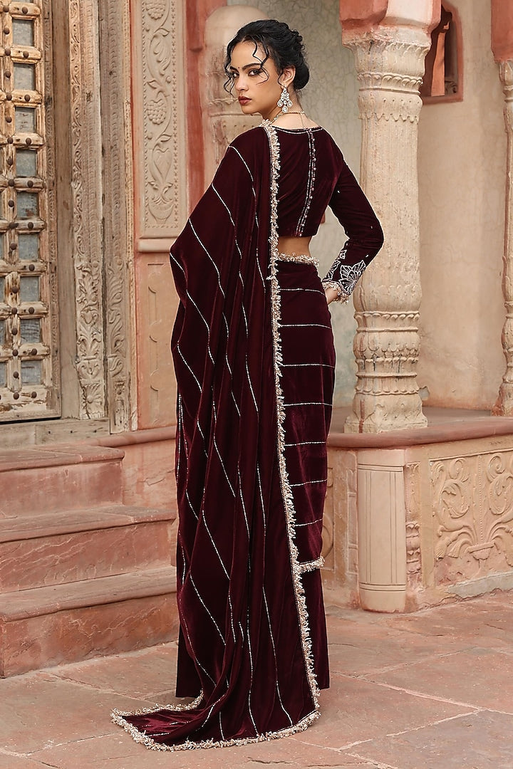 Elegant Saree with Intricate Zari and Stone Detailing for Festive Moments for Women