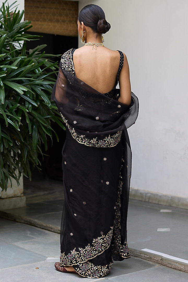 Glamorous Saree with Luxurious Zari and Stone Embellishments for Special Events for Women