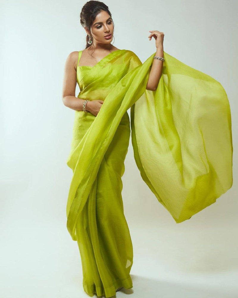 Modern Glam Silk Saree with a Soft Metallic Sheen For Women