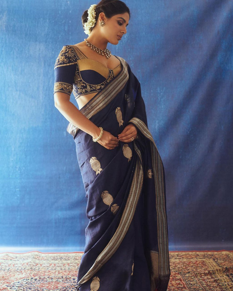 Sophisticated Kasavu Saree with Gold Woven Borders For Women