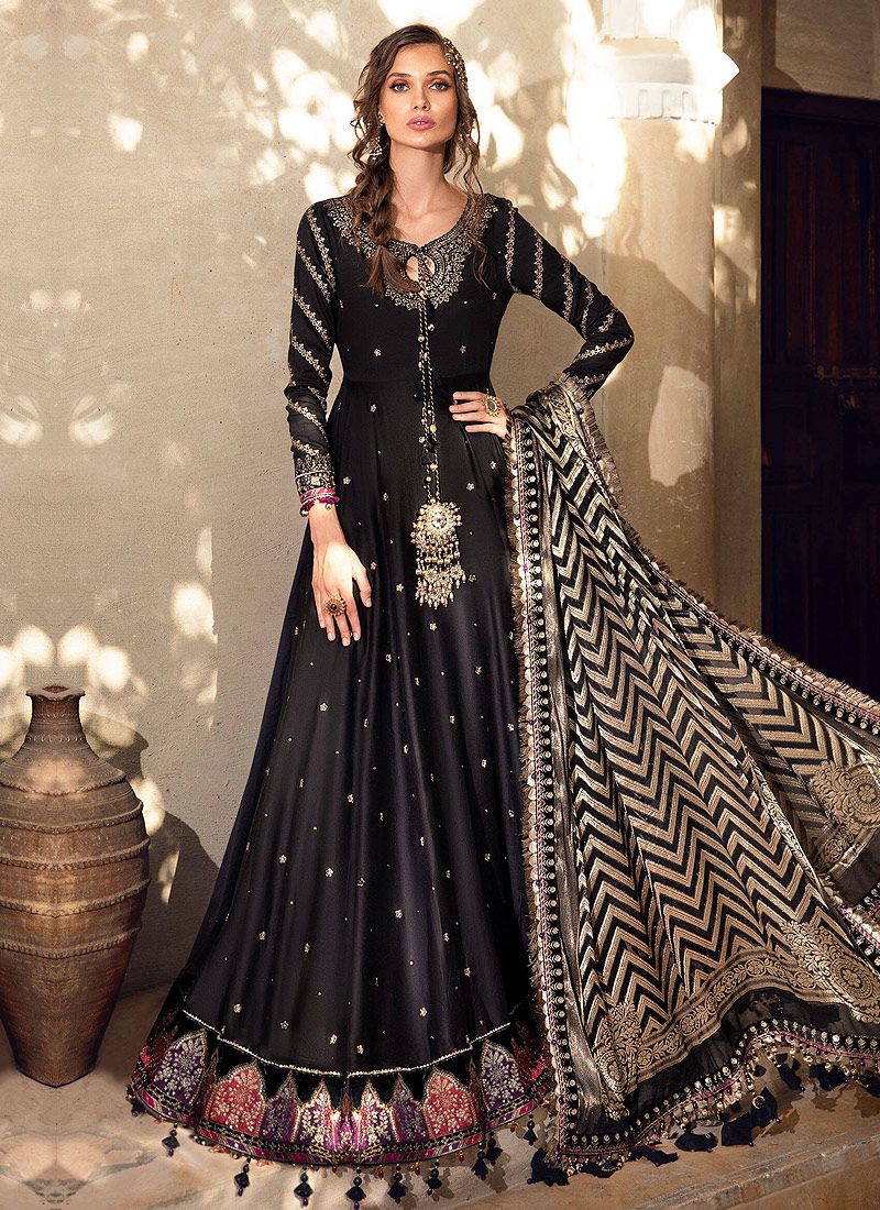 Bold and Beautiful Ethnic Gown with Intricate Heavy Work – Ideal for Formal Occasions For Women