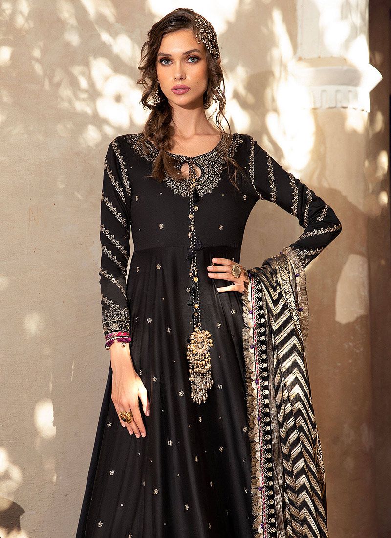 Bold and Beautiful Ethnic Gown with Intricate Heavy Work – Ideal for Formal Occasions For Women